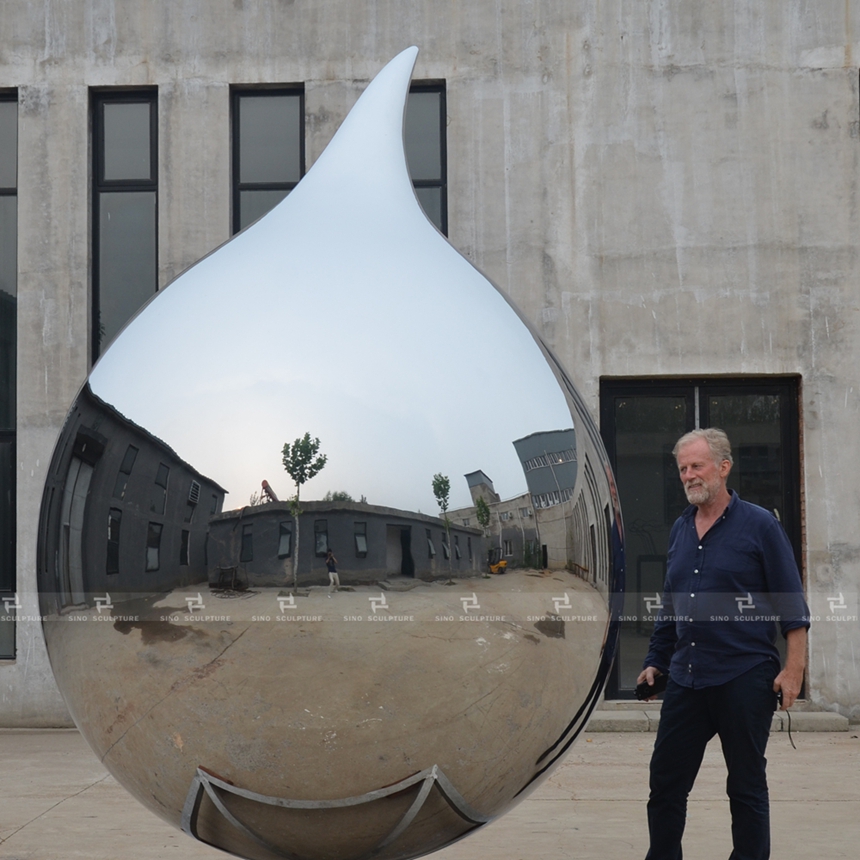 Artist-commision-mirror-stainless-steel-sculpture-public-art.jpg