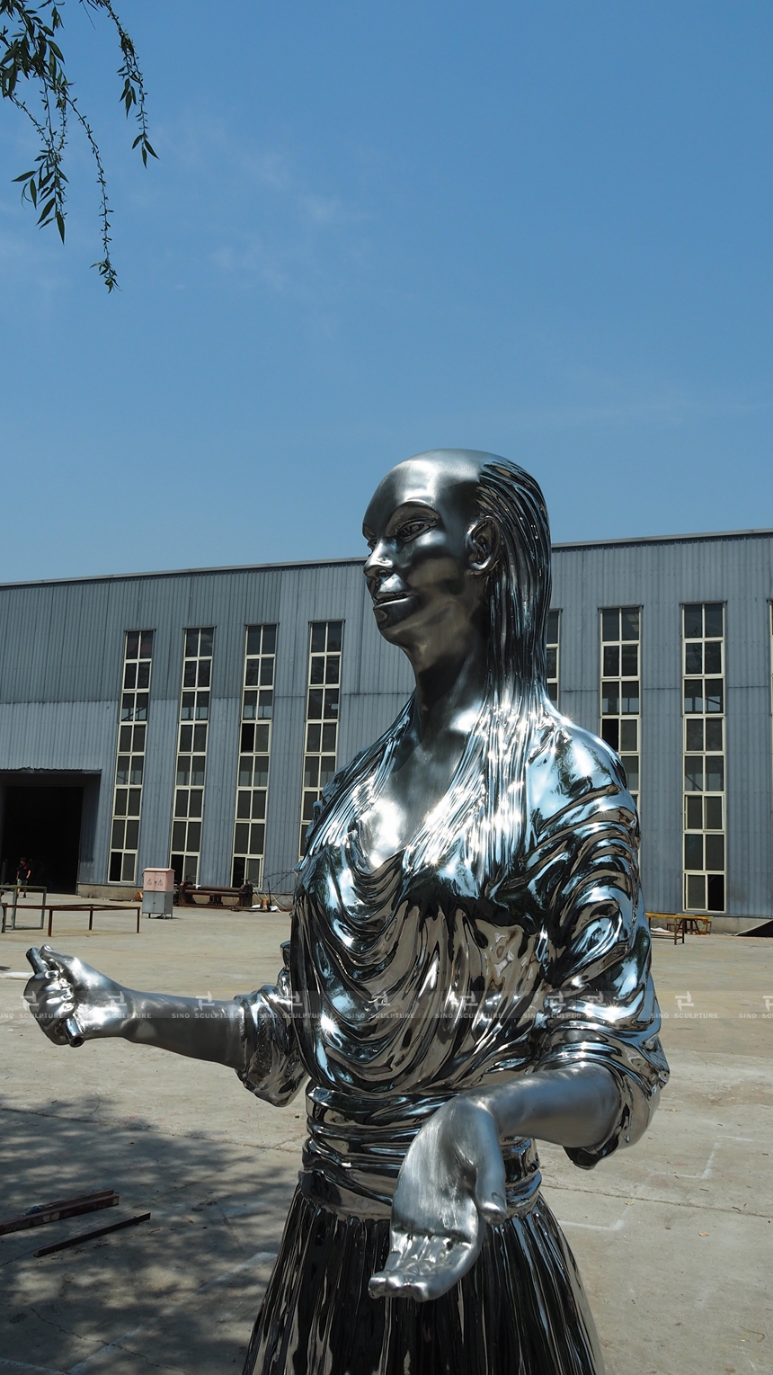 mirror-stainless-steel-sculptures-bust.JPG
