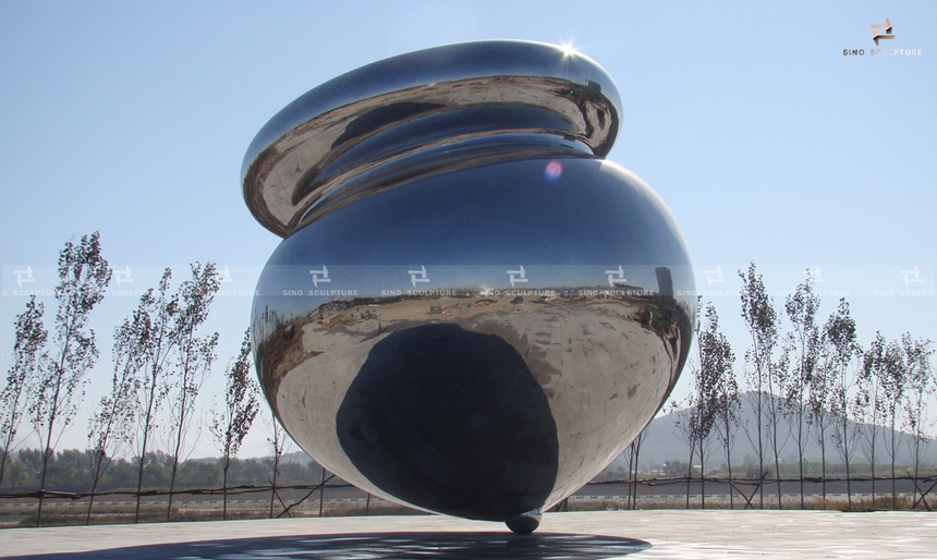 6-Meters-High-Steel-Spinning-Top-Sculpture-artwork.jpg