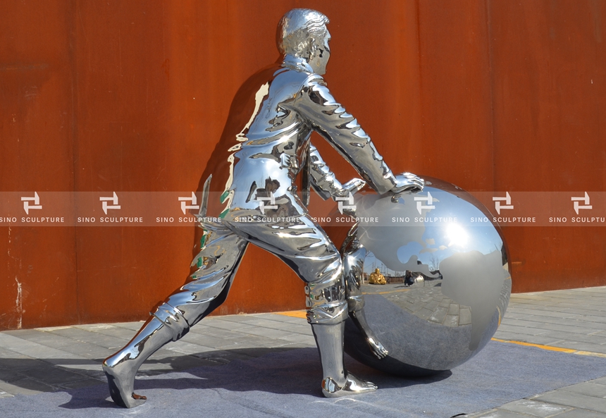 Mirror-polished-stainless-steel-figure-statue