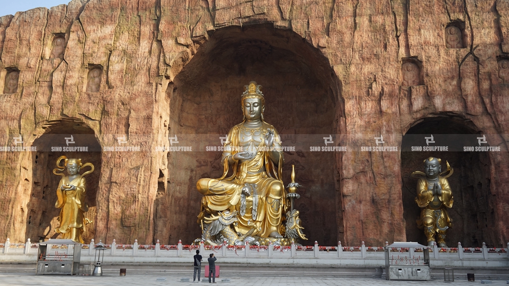 Gold leaf Cundi Bodhisattva Statue in Changzhou Filial Piety Garden