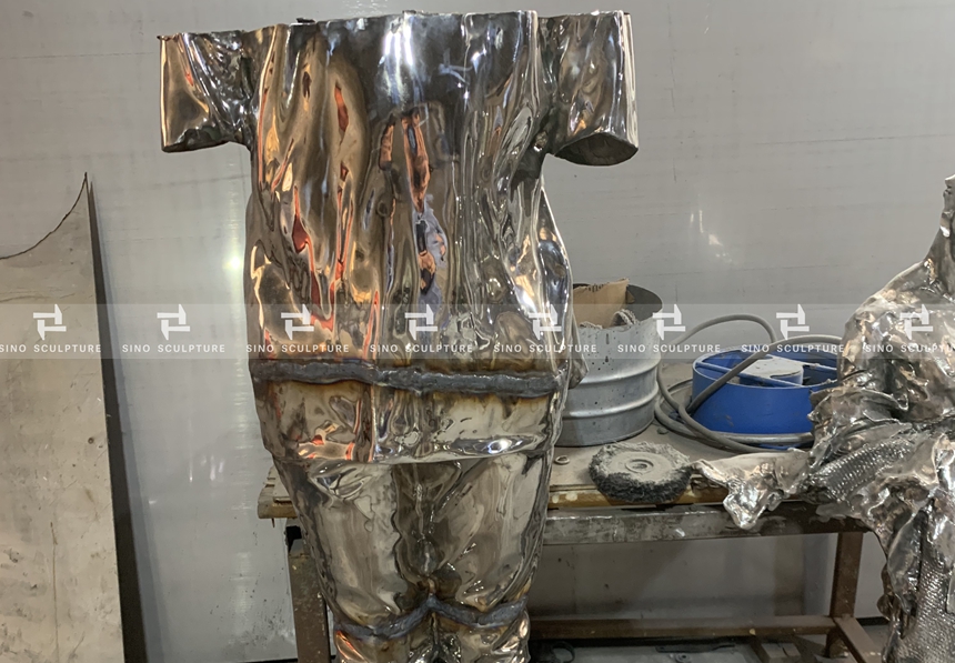 Mirror-Polished-Stainless-Steel-Figure-Sculpture-Fbrication