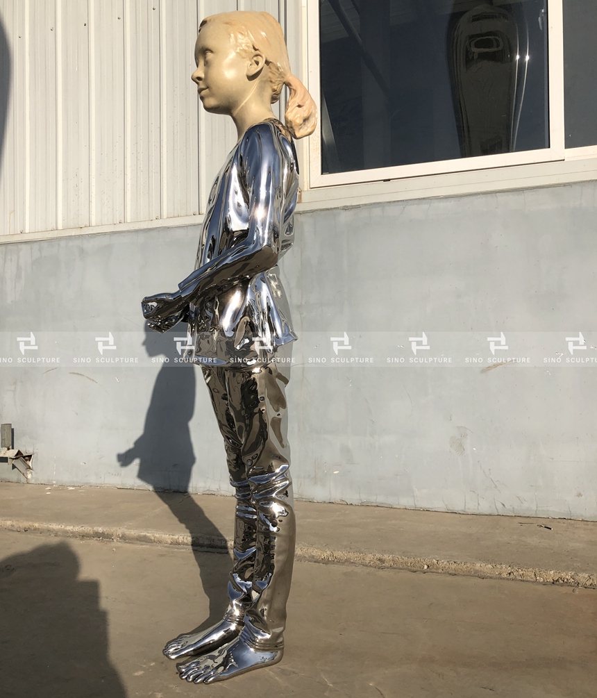 Mirror-Polished-Stainless-Steel-Figure-Sculpture-Completion