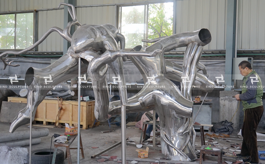 Mirror-Polished-Stainless-Steel-Tree-Statue-Forging-Process
