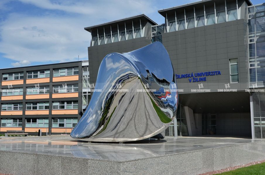 Mirror-Stainless-Steel-Heart-Statue-Installed-In-Slovakia