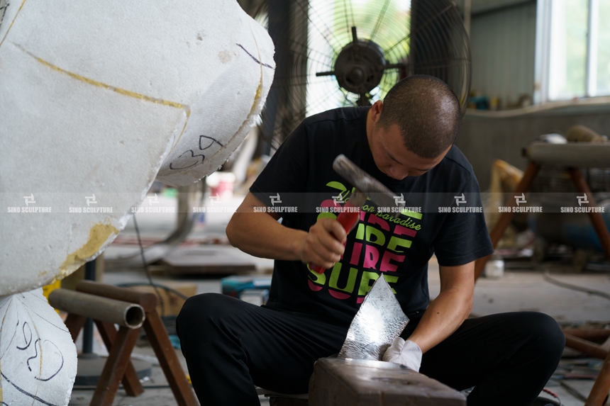 Mirror-And-Painted-Stainless-Steel-Flower-Sculpture-Forging