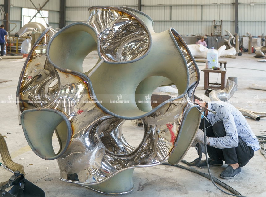 Mirror-And-Painted-Stainless-Steel-Flower-Sculpture-Primery-Coating
