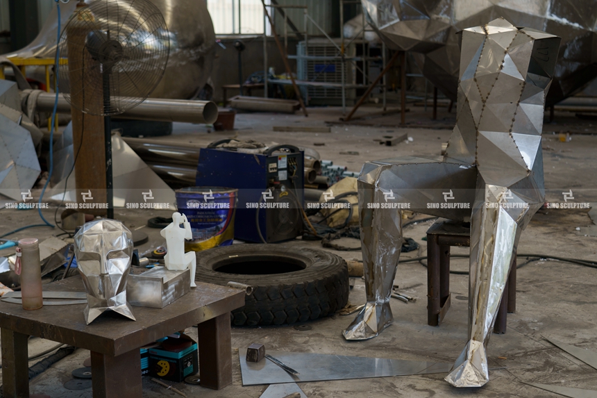 Mirror-Polishing-Stainless-Steel-Figure-Statue-Assembling&Welding