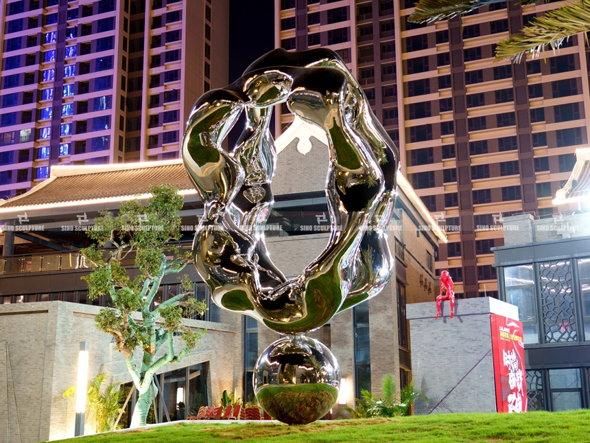 Mirror-Polishing-Stainless-Steel-Symbol-Sculpture-Site-Installation-Night-View