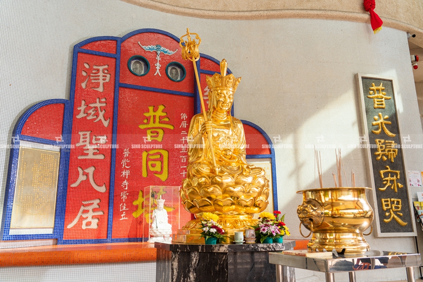 Gold-Leaf-Bronze-Sitting-Ksitigarbha-Bodhisattva-Statue-Site-Installation