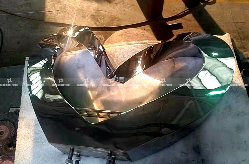 Mirror-Polished-Stainless-Steel-Tradition-Heart-Sculpture-Surface-Treatment