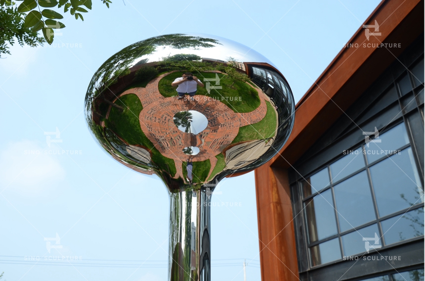 Mirror-Polished-Stainless-Steel-Drip-Sculpture-Detailed-View