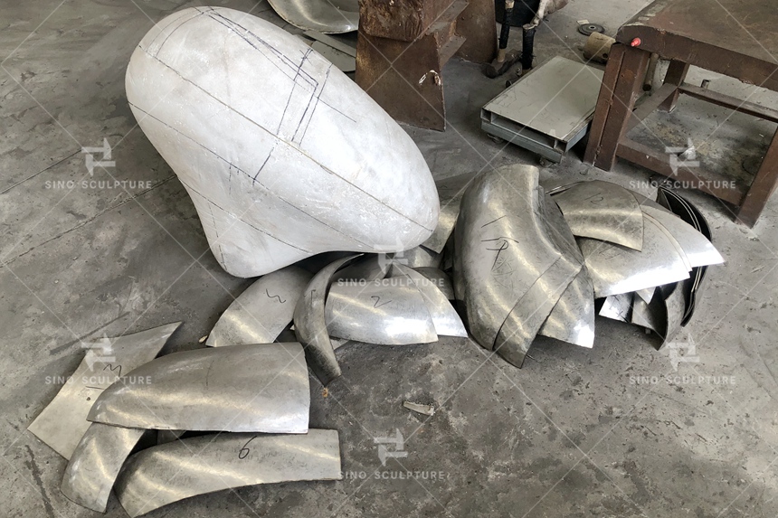 Mirror-Polished-Stainless-Steel-Heart-Shped-Sculpture-Forging-Process