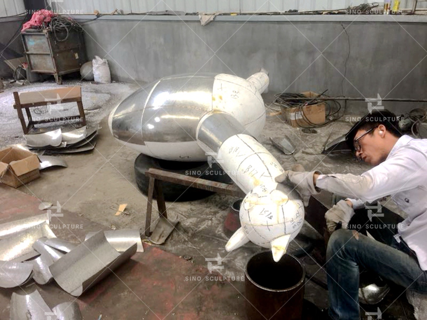 Stainless-Steel-Animal-Sculpture-Hand-Forging-Process