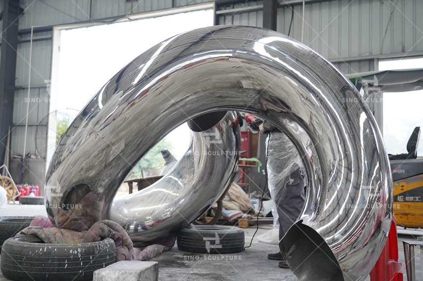 Mirror-Polished-Stainless-Steel-Unwind-Sculpture-Surface-Treatment